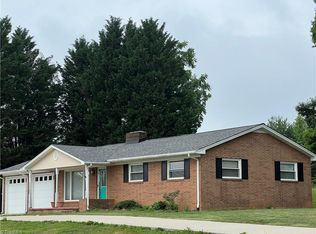 2476 Red Brush Rd, Mount Airy, NC 27030