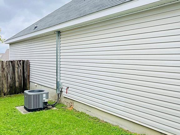 3rd image of 405 Fulton Dr