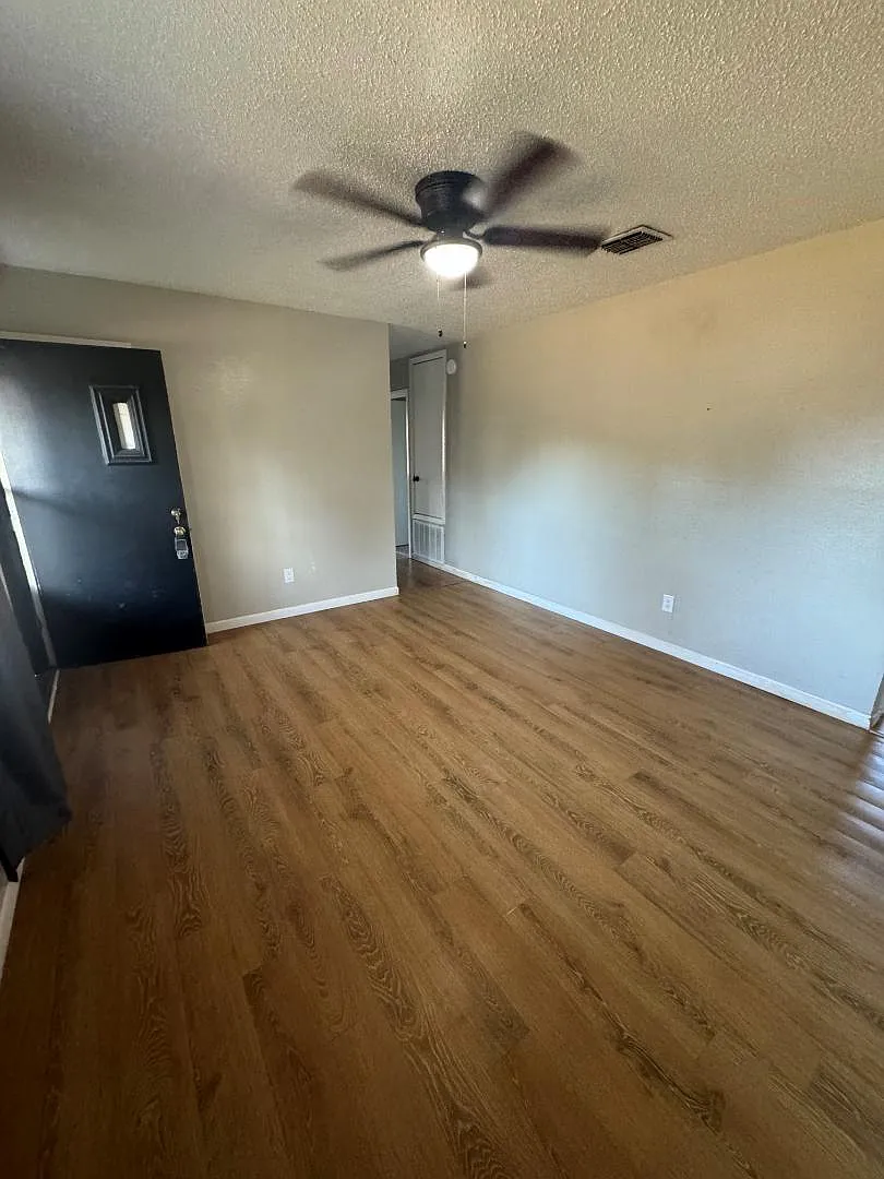 4821 Sheryl St — Photo 2