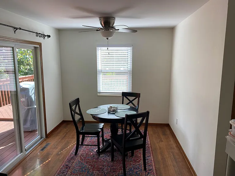 82 Chaucer Ct — Photo 2