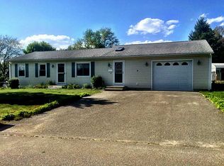 80 Woodhaven Rd, Woonsocket, RI 02895