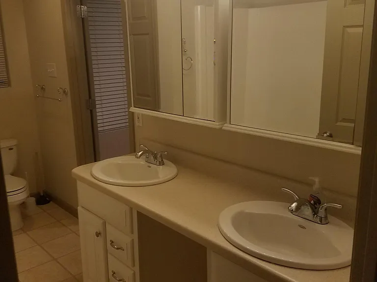 1000 N Riverside Dr #2 — Photo 5