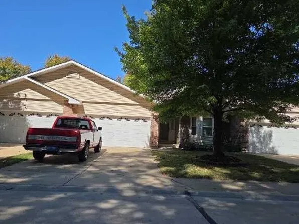 3024 Shady Oak Dr, Saint Charles, MO 63301