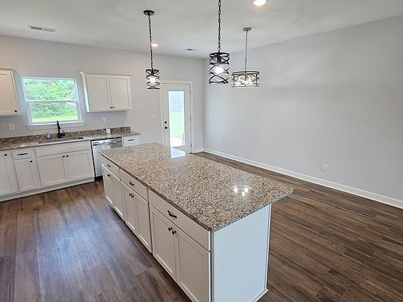 5th image of 124 Deerfield Trce