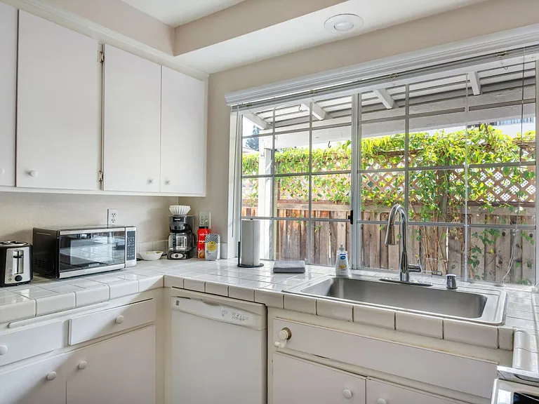 418 Nobel Ave #B — Photo 17