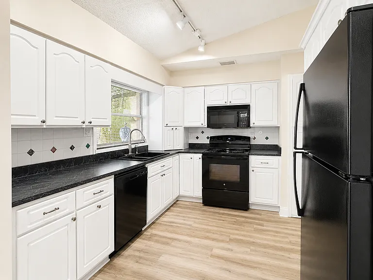 662 Castaways St NE — Photo 6