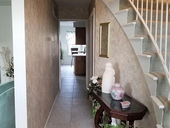 3rd image of 37 Applewood Dr #37