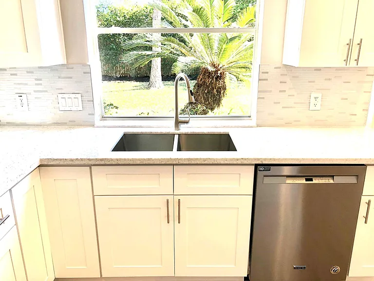 5711 Silver Bay Ct — Photo 9