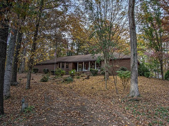 4th image of 702 Lake Hills Dr