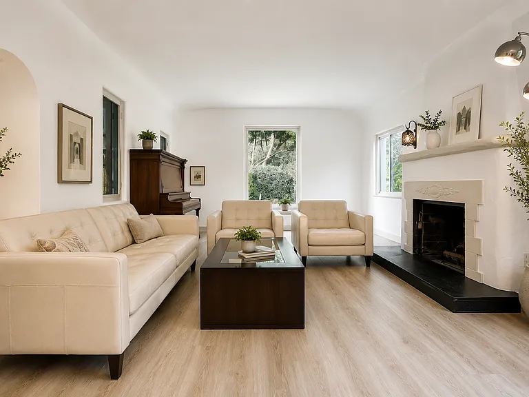 1424 E Mountain St — Photo 4