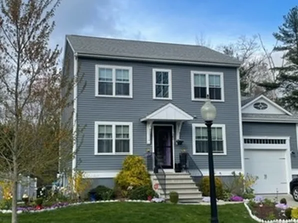 20 Seth Daniel Dr, New Bedford, MA 02745