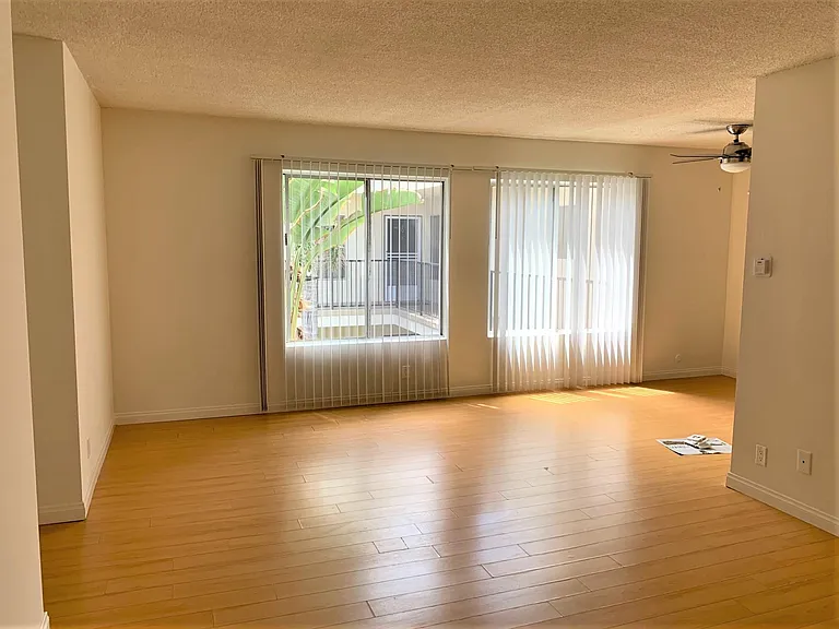 3734 Clarington Ave #6 — Photo 2