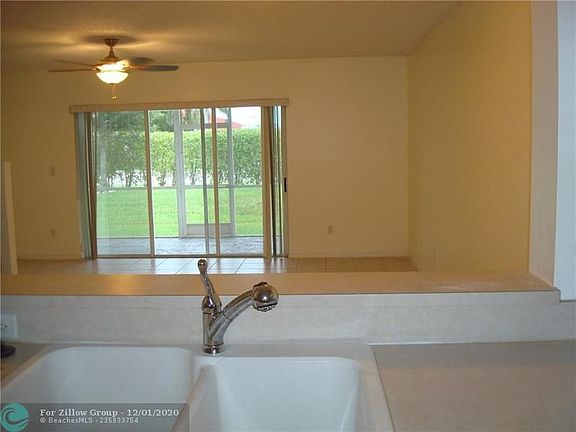 4th image of 865 NW 208th Cir #865