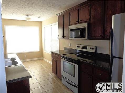 4th image of 1628 Broad Cir