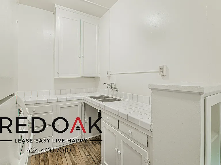836 Sanborn Ave #105 — Photo 8