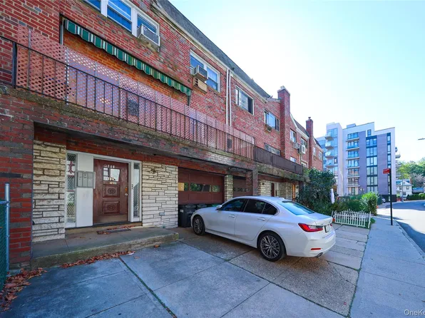 11708 Curzon Rd, Richmond Hill, NY 11418