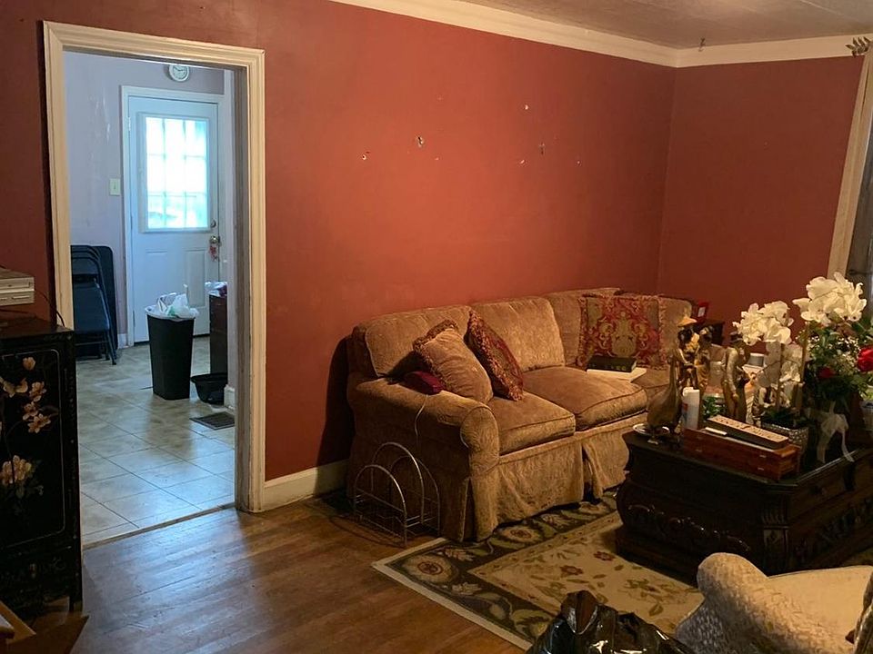 2nd image of 927 Darley Dr