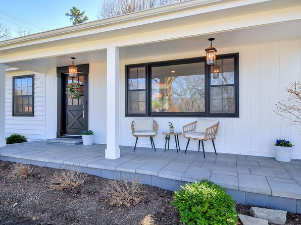 1212 Center St, Geneva, IL 60134