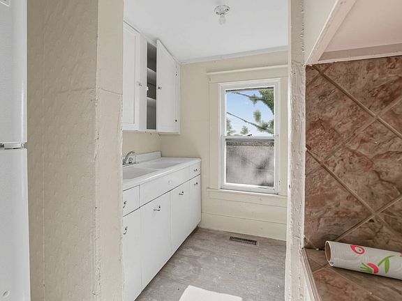 4th image of 703 6th St