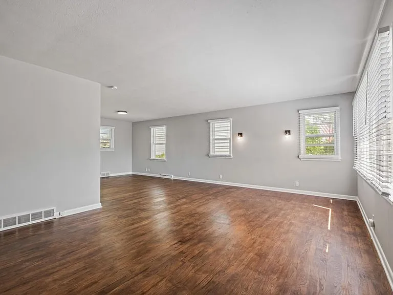 7214 Northridge Dr — Photo 2