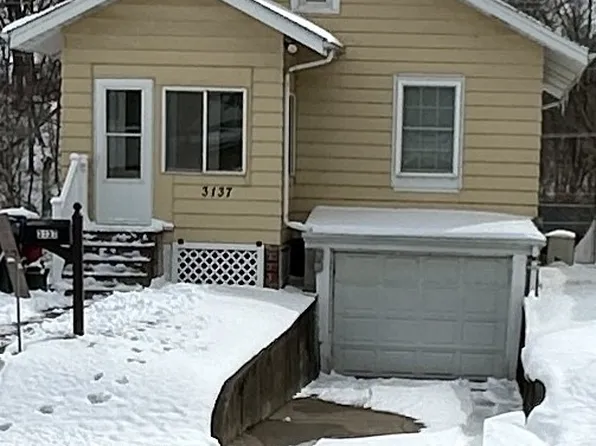 3137 Telegraph Rd, Davenport, IA 52804