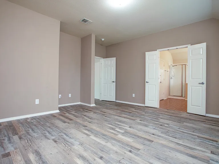 9900 Northgate Dr — Photo 11