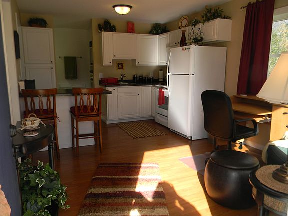 Unit 6 here's, but unit 5 available...has horseshoe kitchen!