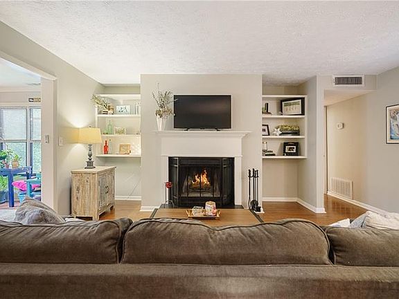 4th image of 406 Smokerise Cir SE