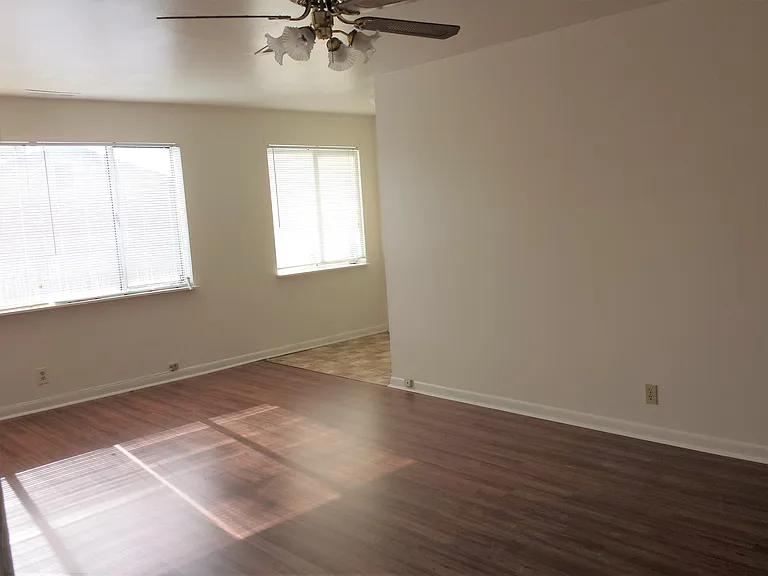 2419 S Graham St #V — Photo 3