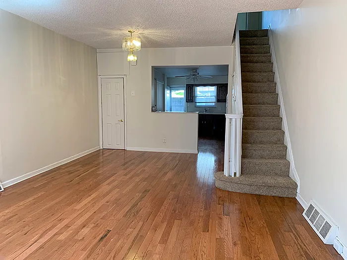 2529 S Mole St — Photo 3