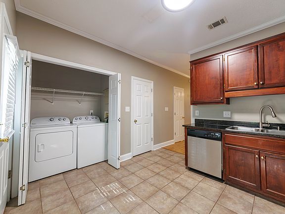 5th image of 385 Old Epps Bridge Rd APT 29