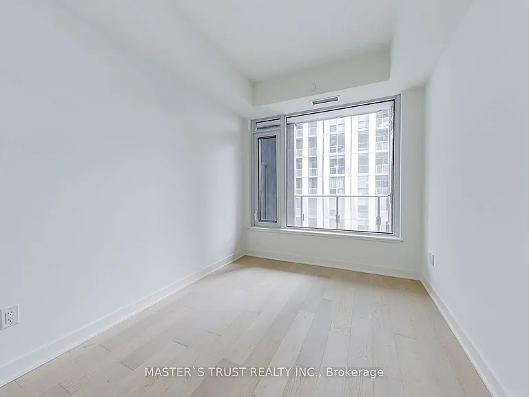 11 Yorkville Ave #2507 — Photo 18