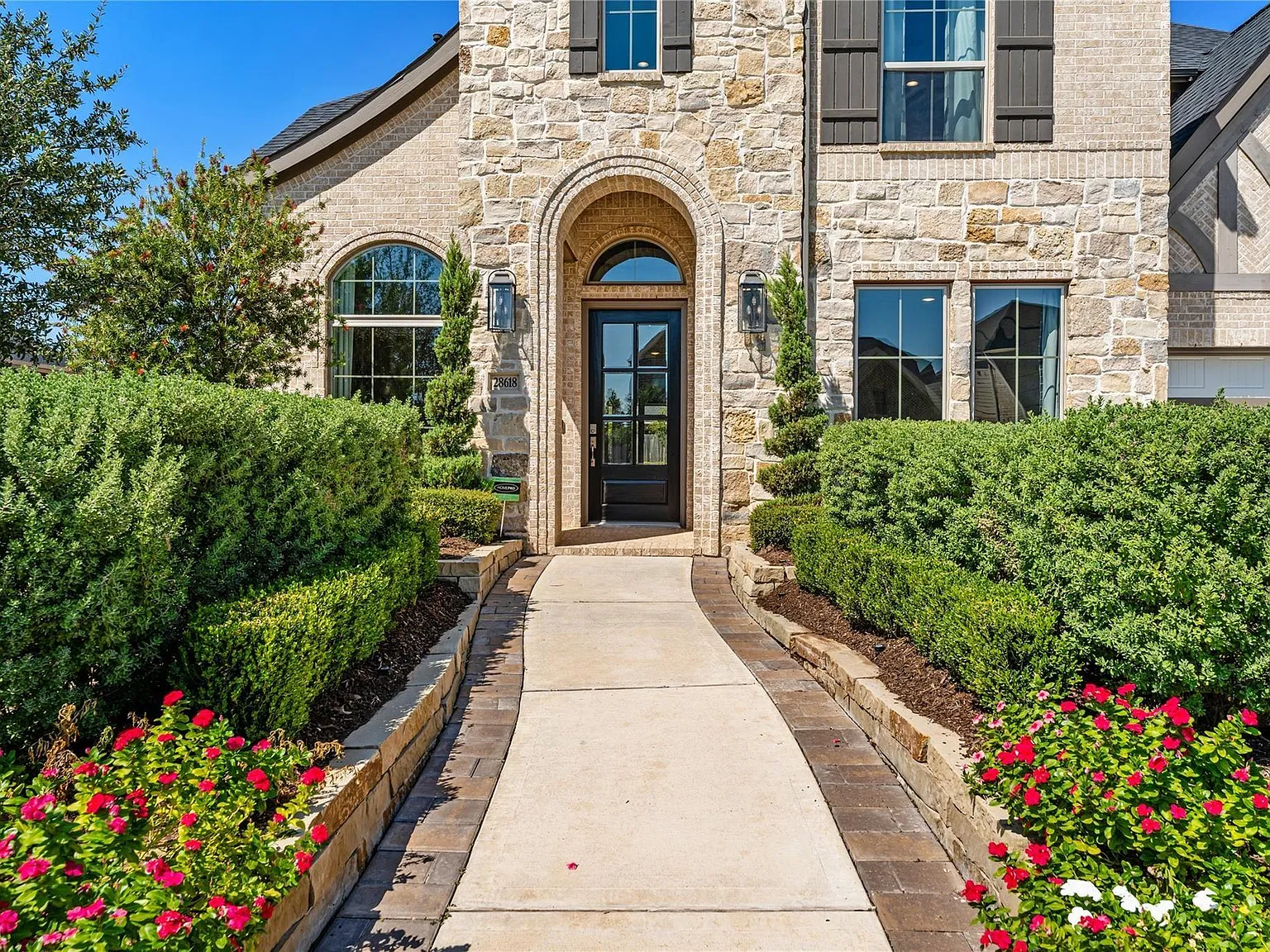 4 bed, 3.5 bath, 3580 sqft, $4,498 — Photo 4