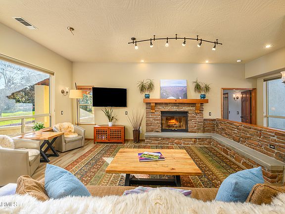 5th image of 130 FAIRWAY OAKS Lane