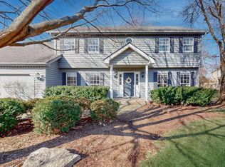 821 S River Rd, Naperville, IL 60540