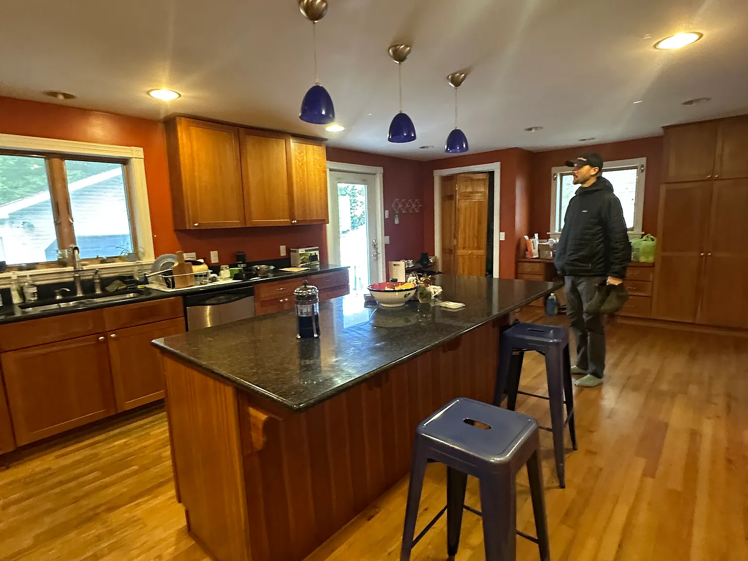 5 bed, 2.5 bath, 4468 sqft, $6,250 — Photo 2