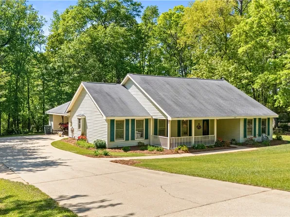 1207 Jenkins Dr, Auburn, AL 36830