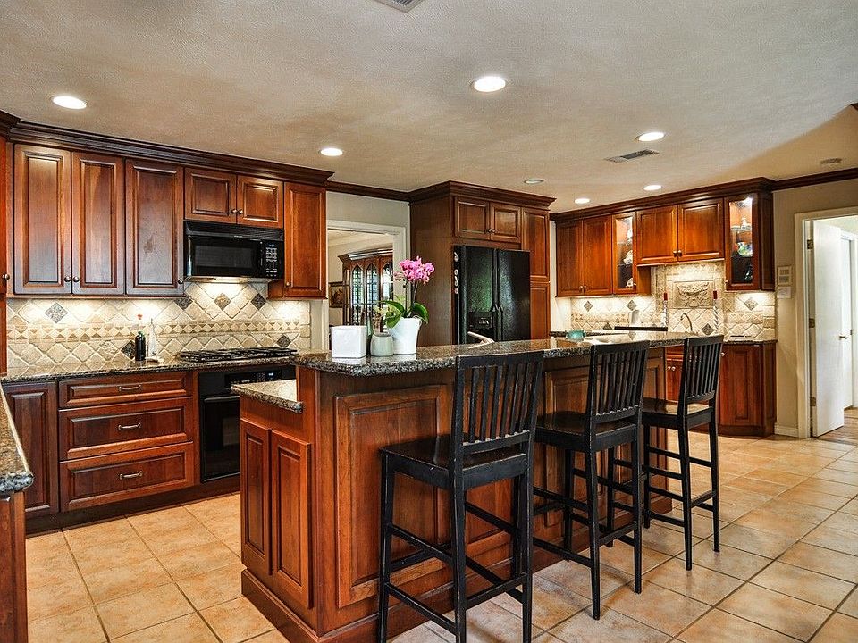 1st image of 4015 Alta Vista Ln
