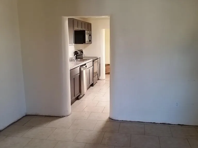 711 N Queen Ave — Photo 2