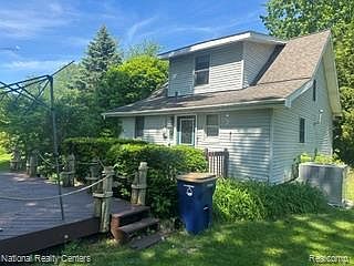 3rd image of 20 Crescent Lake Rd