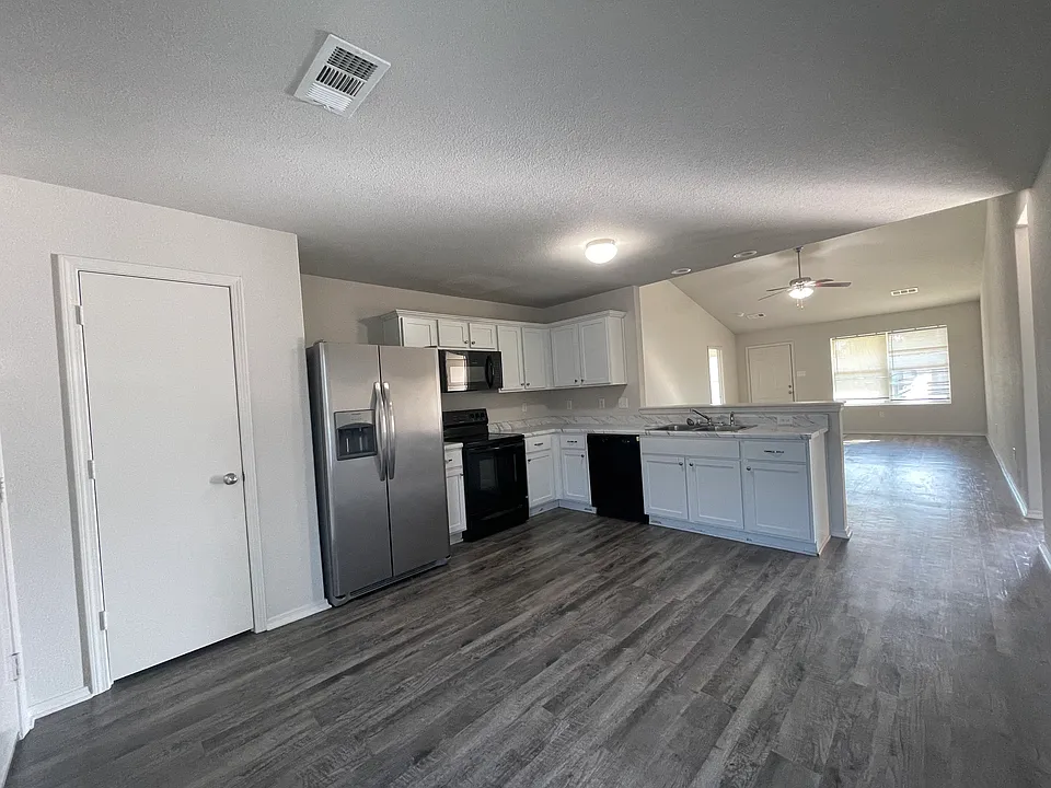 4805 Bedrock Dr