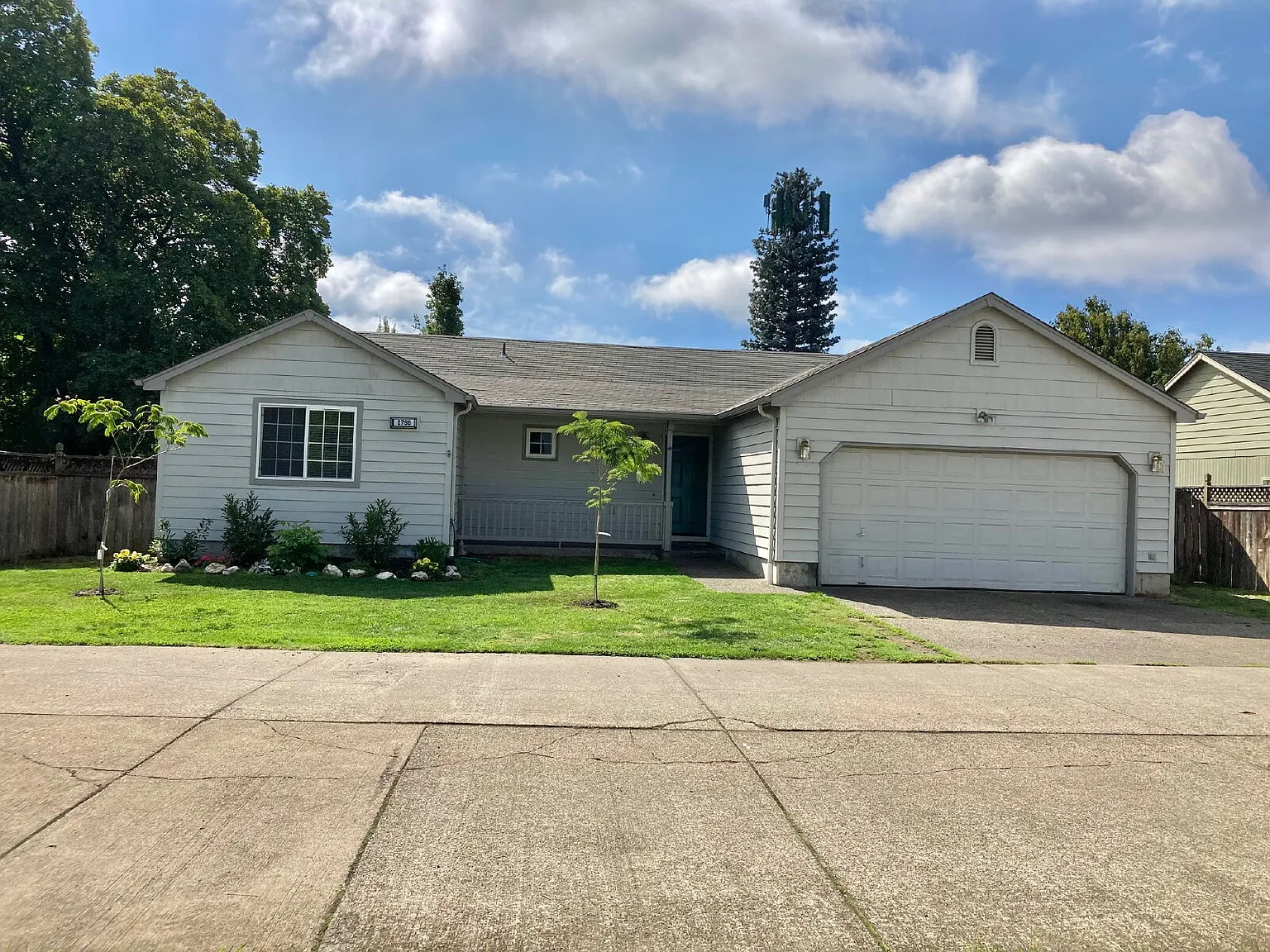 3 bed, 2.0 bath, 1240 sqft, $2,100 — Photo 2