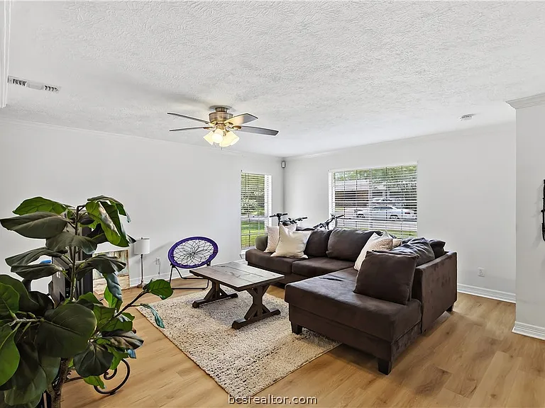1405 Lawyer St — Photo 6