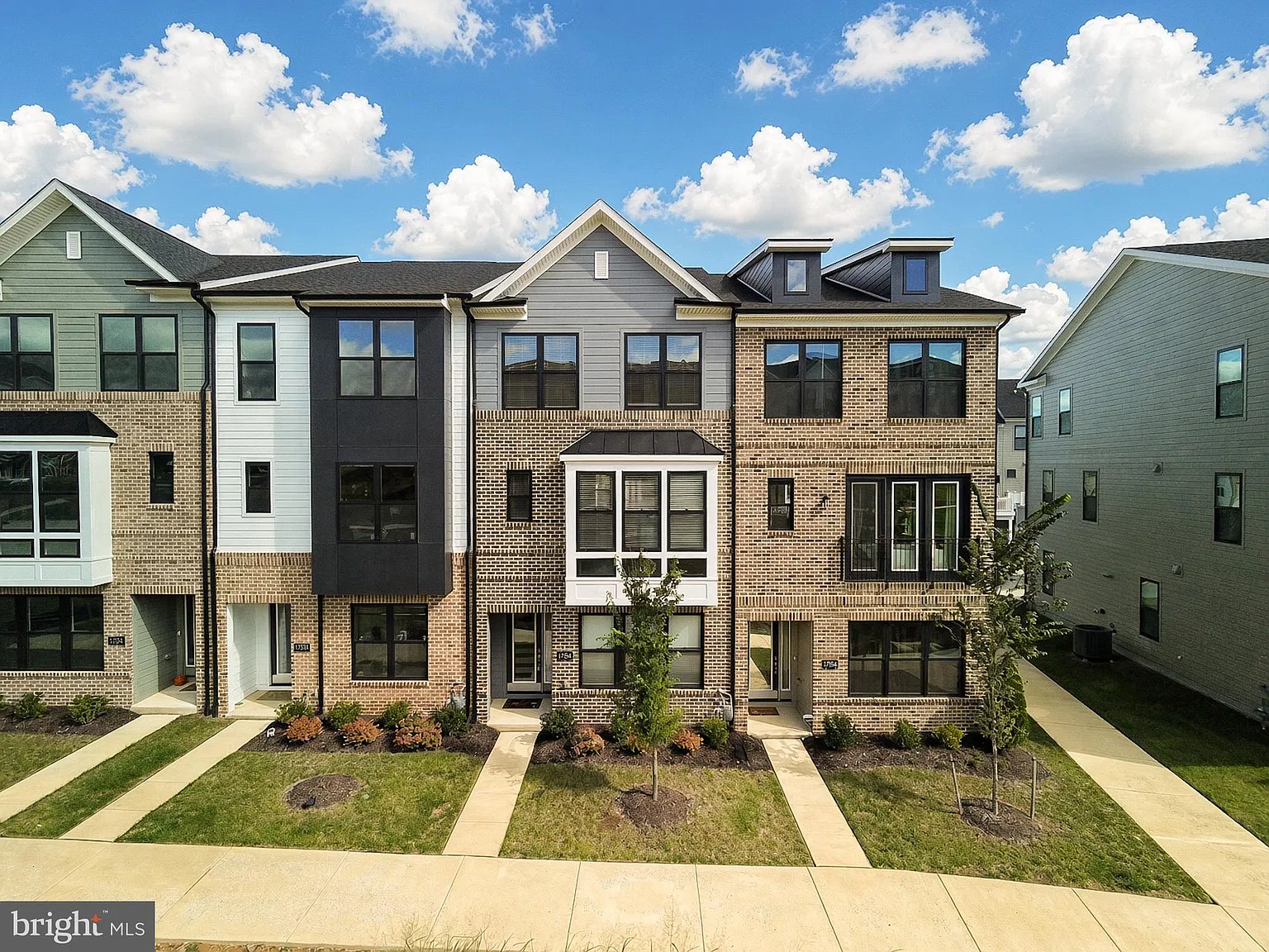 3 bed, 4.0 bath, 1624 sqft, $3,700 — Photo 1
