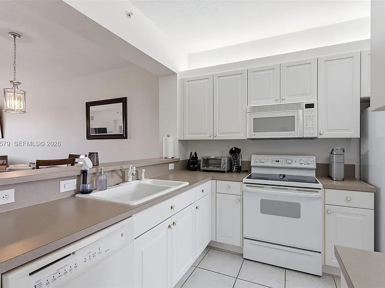 7765 Yardley Dr #313 — Photo 9