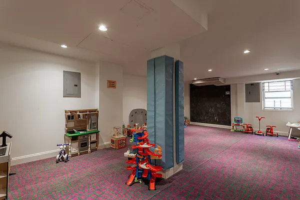 Rented by Bond New York | media 94