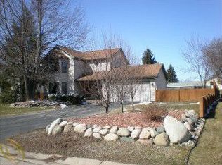 1303 Pembroke Ln, Oxford, MI 48371