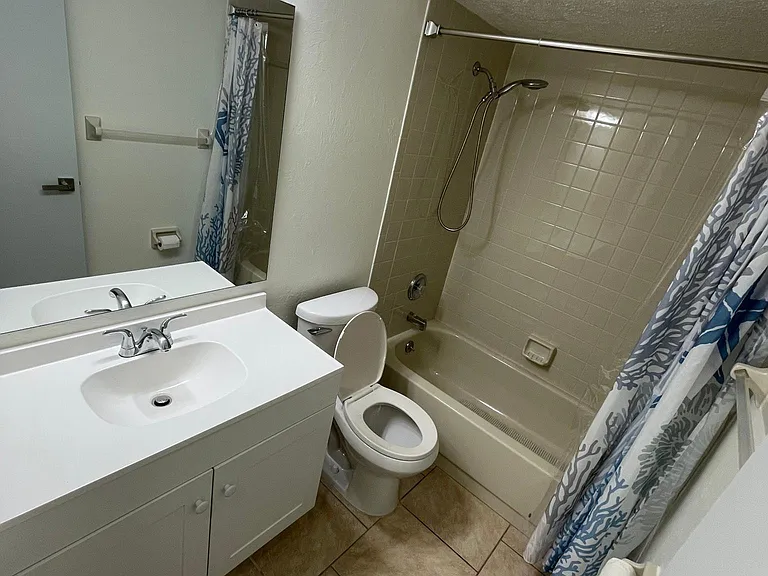 Access to the guest bathroom with a bath tub through the hallway...