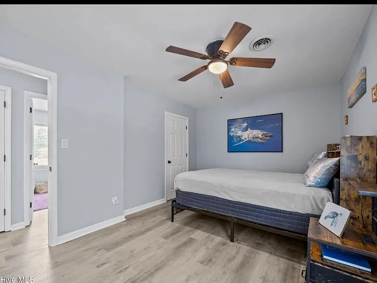 100 Leslie Ln — Photo 16