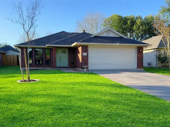 1430 Cedarcrest Ln, Bryan, TX 77803